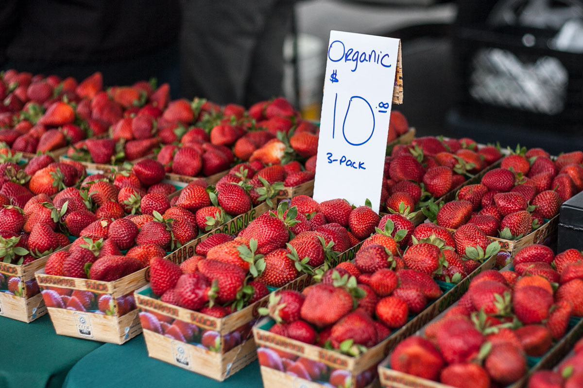 Napa-Farmers-Market_strawberries